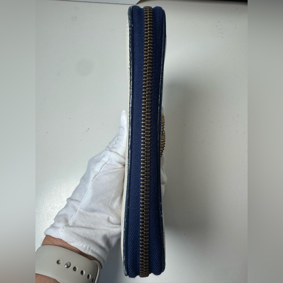 Gucci Women’s Round Long GG Marmont White and Navy Wallet - Picture 4 of 16